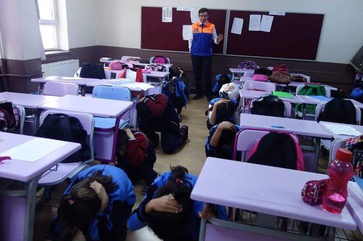 Ortaokullarda "afet Bilinci Ve Deprem" Konulu Eğitimler Devam Ediyor