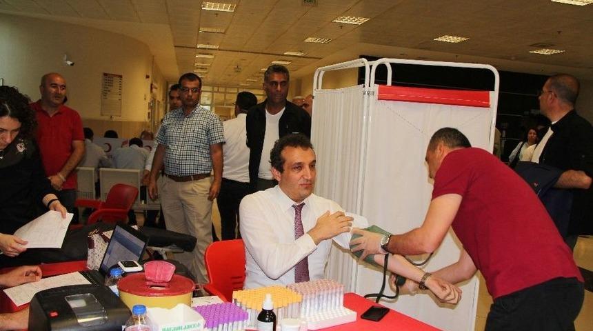 Mersin&rsquo;de Adliye Personelinden Kan Bağışı