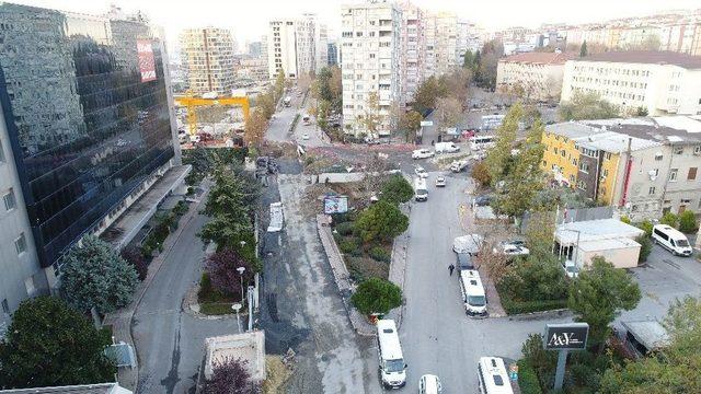 Yenibosna’da Bitmeyen Su Borusu Çalışması Vatandaşı Canından Bezdirdi