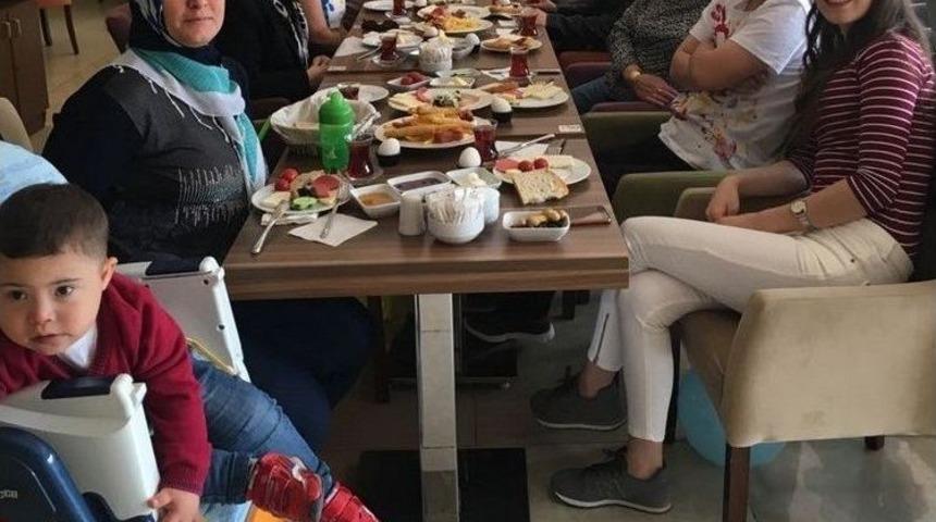 Esog&uuml;&rsquo;l&uuml; &Ouml;ğretmen Adaylarından Engelliler Haftası&rsquo;nda Anlamlı Etkinlik