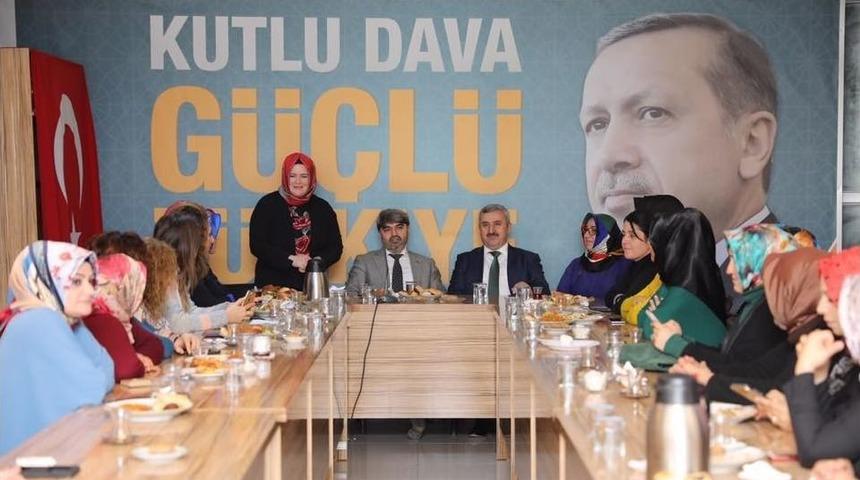 Başkan Baran, Ak Parti Körfez Kadın Kolları’nın Toplantısına Katıldı