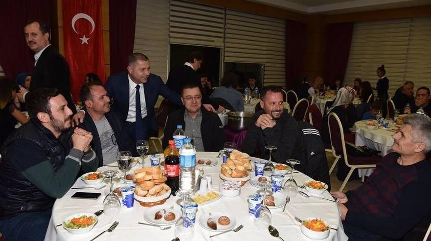 &Ccedil;an&rsquo;da &Ouml;ğretmenler Kutlama Yemeğinde Bir Araya Geldi