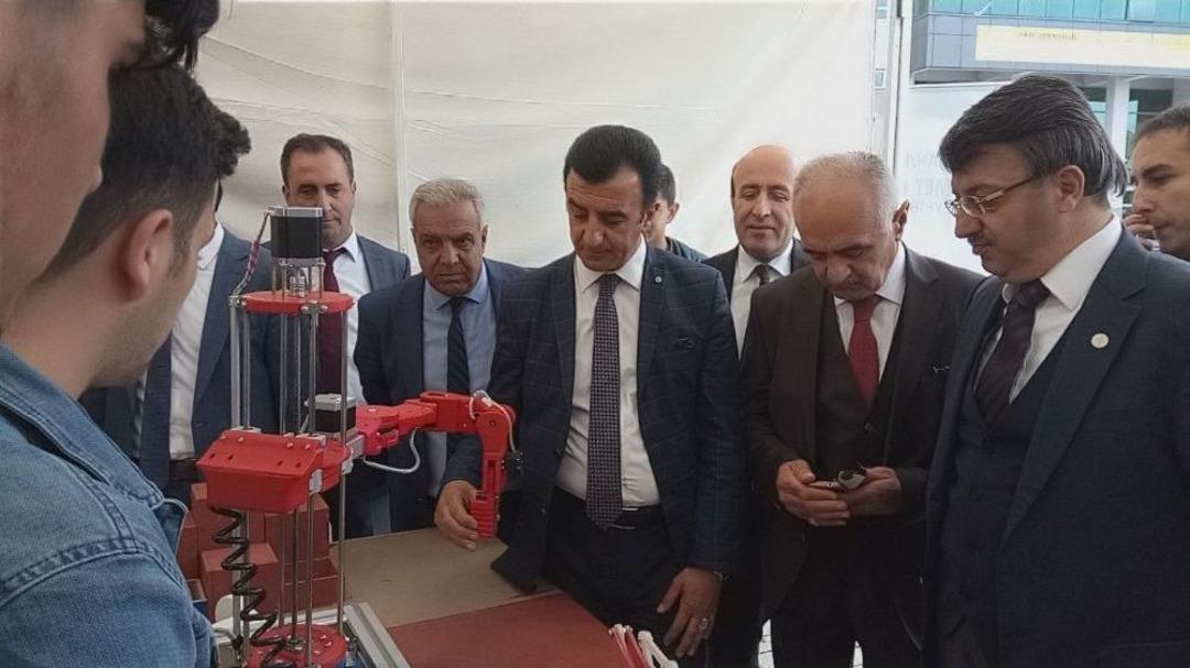 Sivas&rsquo;ta D&uuml;zenlenen 12. Uluslararası Meb Robot Yarışmasına &ldquo;robovan&rdquo; İsimli Robot 3. Oldu