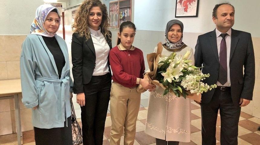 Milletvekili H&uuml;sn&uuml;ye Erdoğan Mezun Olduğu Okulda Duygusal Anlar Yaşadı