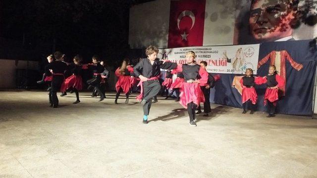 Burhaniye’de Halk Oyunları Şenliği Yapıldı