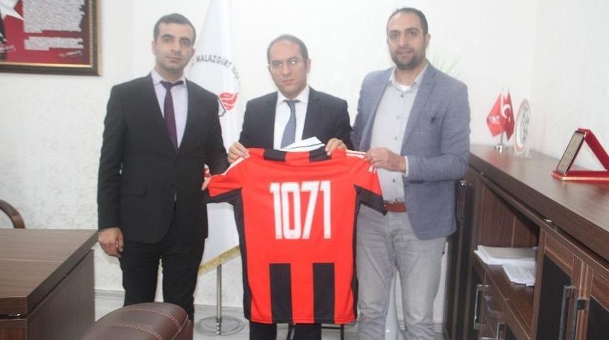 Malazgirt Spor Y&ouml;neticilerinden "&ouml;ğretmenler G&uuml;n&uuml;" Ziyareti