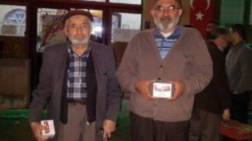 Aslanapa Belediyesi 3 Bin Adet Kandil Simidi Dağıttı