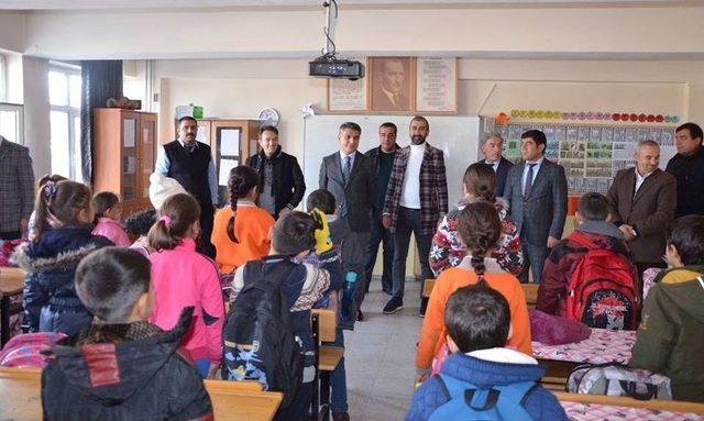 Tatvan&rsquo;da İhtiya&ccedil; Sahibi &Ouml;ğrencilere Giyim Yardımı 2