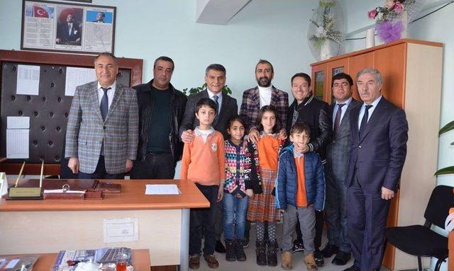 Tatvan&rsquo;da İhtiya&ccedil; Sahibi &Ouml;ğrencilere Giyim Yardımı 3