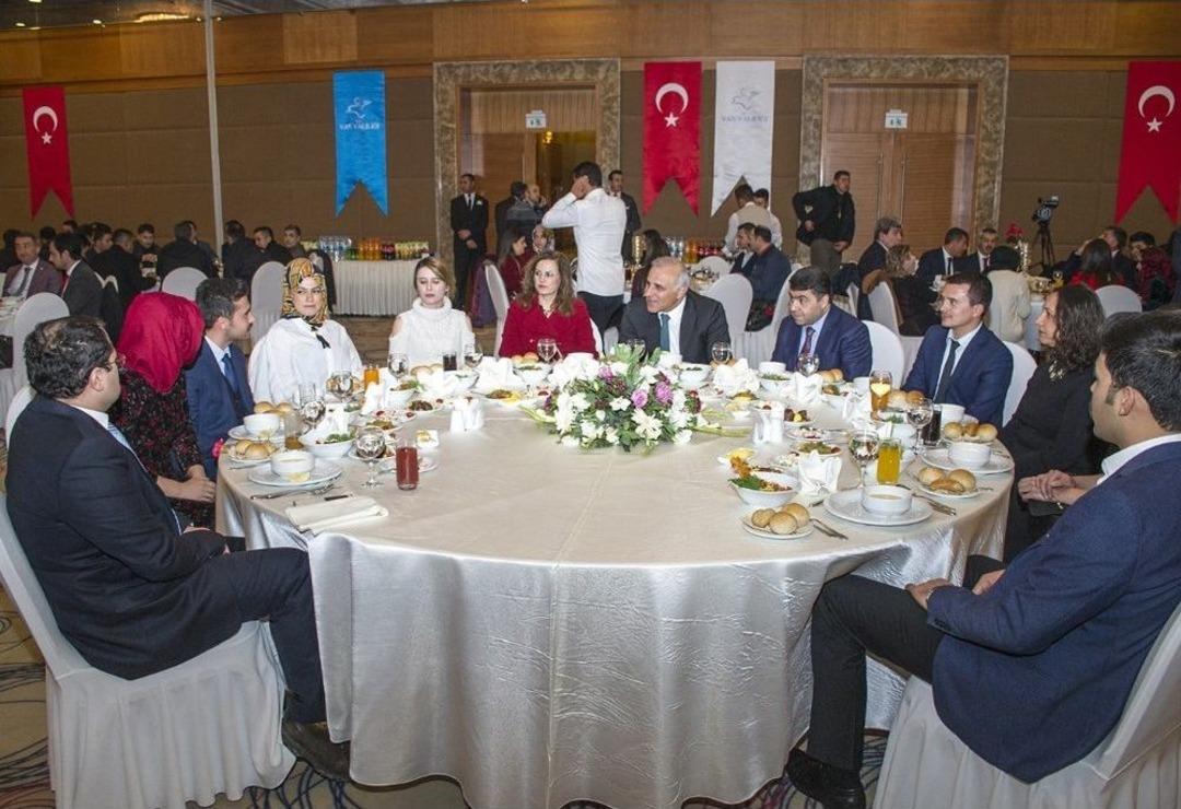 Van&rsquo;da 24 Kasım &Ouml;ğretmenler G&uuml;n&uuml; Etkinliği