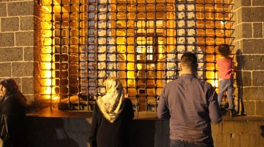 Regaib Kandili Diyarbakır’da Dualarla İhya Edildi