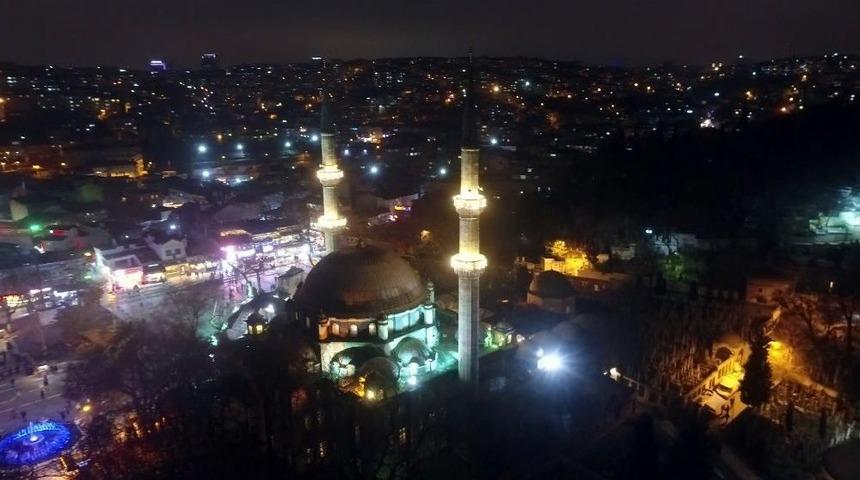 Ey&uuml;p Sultan&rsquo;da Regaip Kandili Coşkusu