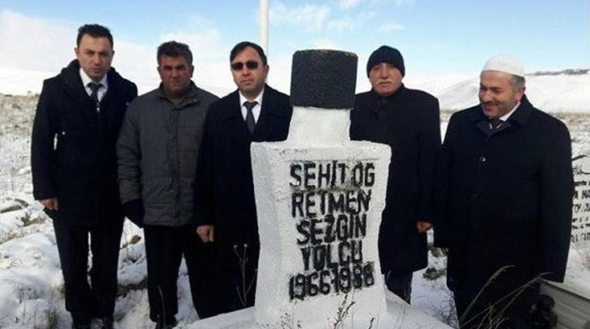 Şehit &Ouml;ğretmen Sezgin Yolcu Mezarı Başında Anıldı