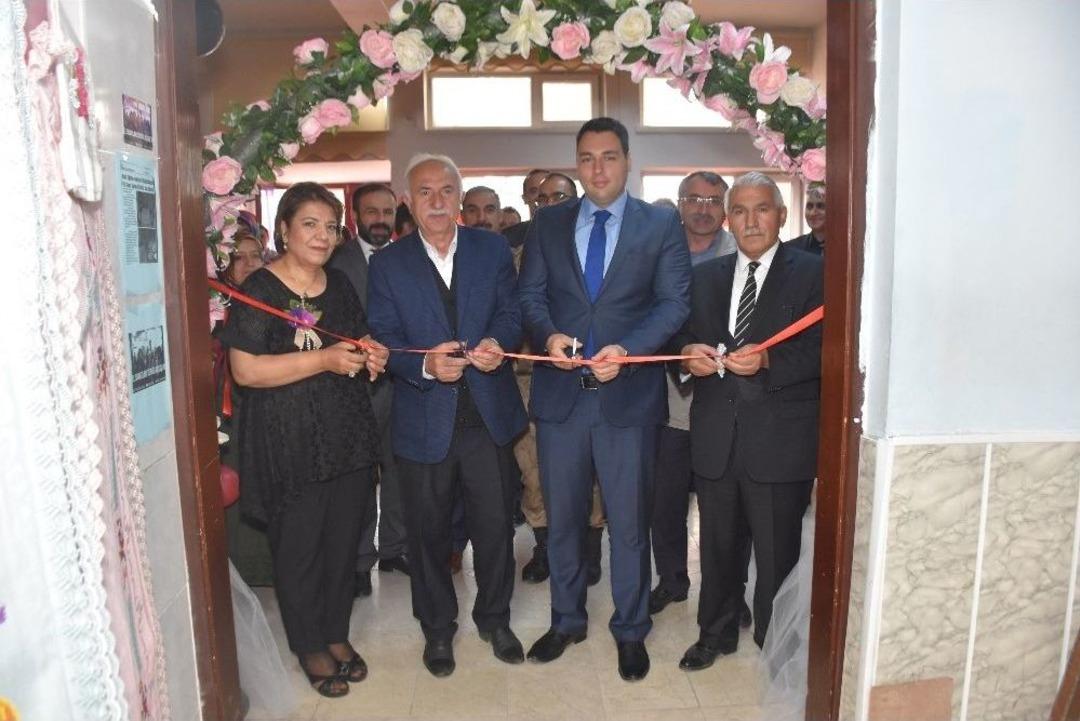 Halk Eğitim Kurslarında Elde Edilen &Uuml;r&uuml;nler G&ouml;r&uuml;c&uuml;ye &Ccedil;ıktı