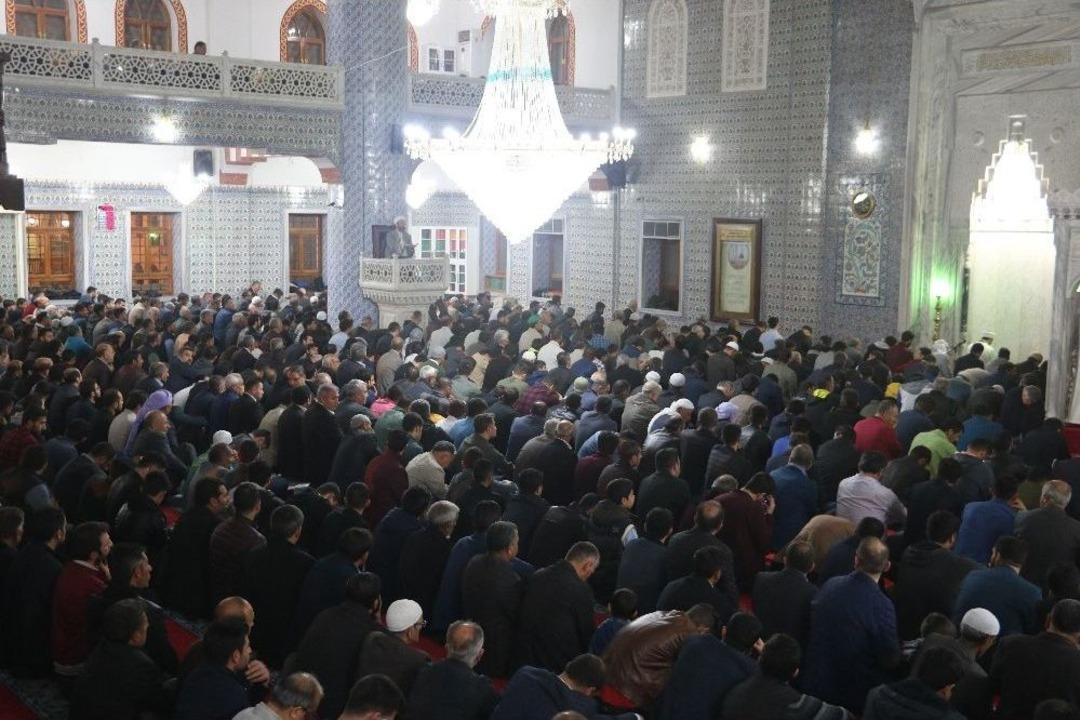 Şanlıurfa&rsquo;da Regaip Kandili Coşkusu