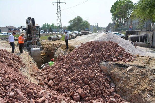 Kartepe’de Yağmur Suyu Hattı Çalışmaları Sürüyor