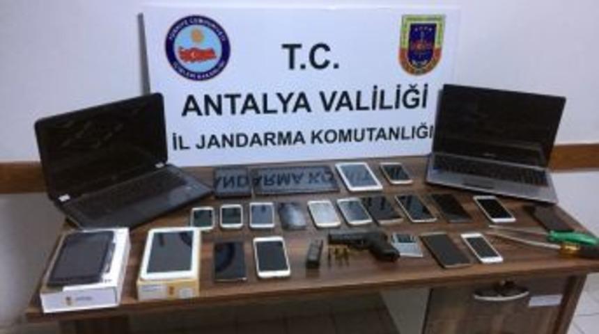 Alanya&rsquo;da 22 Cep Telefonu &Ccedil;alan 3 Ş&uuml;pheli Yakalandı