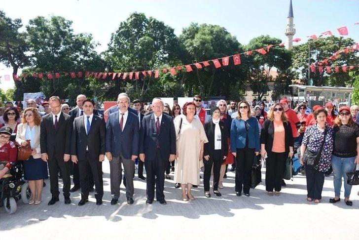 Engelli Bireylerin Tekirdağ Sokaklarında ’sevgi’ Yürüyüşü G2