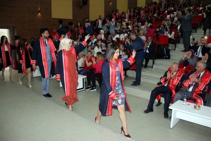 Erü Sanat Tarihi Bölümü’nde 68 Öğrenci Mezuniyet Sevinci Yaşadı G4