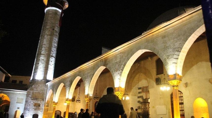 Anadolu&rsquo;nun İlk Camisi Habib-i Neccar Camisi&rsquo;nde Regaib Kandili