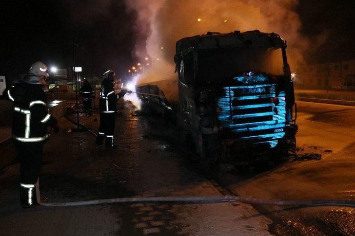 Yanan Tır’dan Canını Son Anda Kurtardı G1