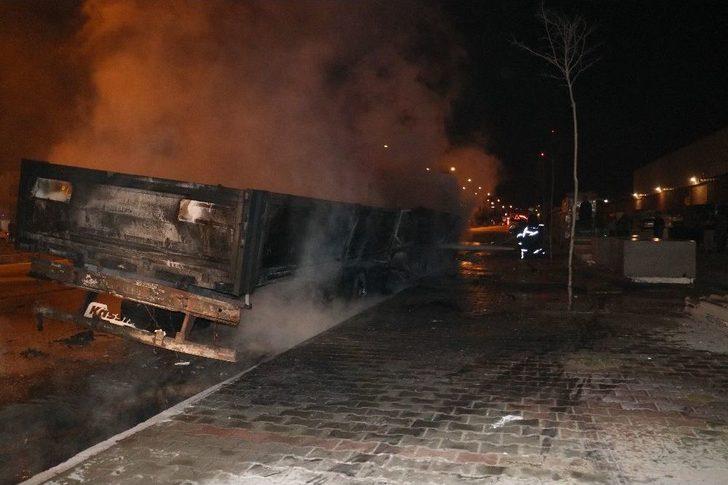 Yanan Tır’dan Canını Son Anda Kurtardı G3