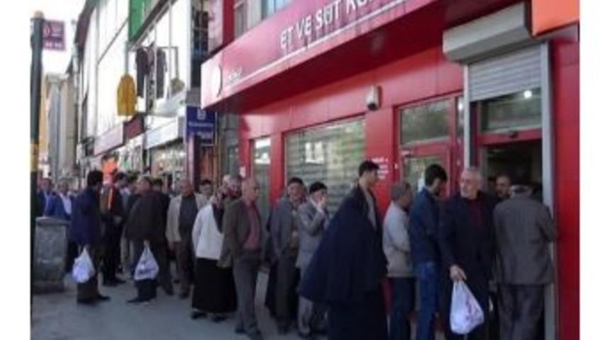 Halkın Kuyruk İsyanına &Ccedil;&ouml;z&uuml;m Delig&ouml;z&rsquo;den Geldi