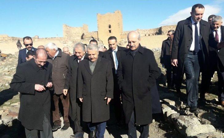 Bakan Kurtulmuş, Ani’de Tarihi İpek Yolu Köprüsü’nün Fotoğrafını Çekti G2