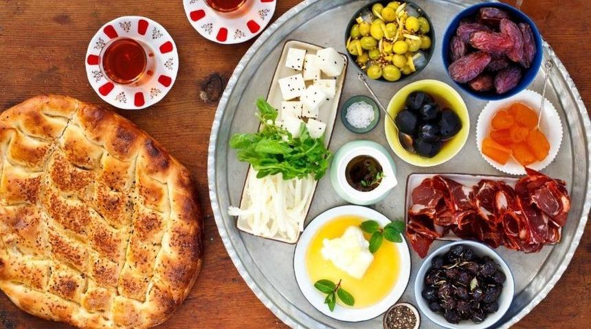 Diyetisyen Tulay: "iftar İle Sahur Arasında Hafif Ara &Ouml;ğ&uuml;n Yapın"