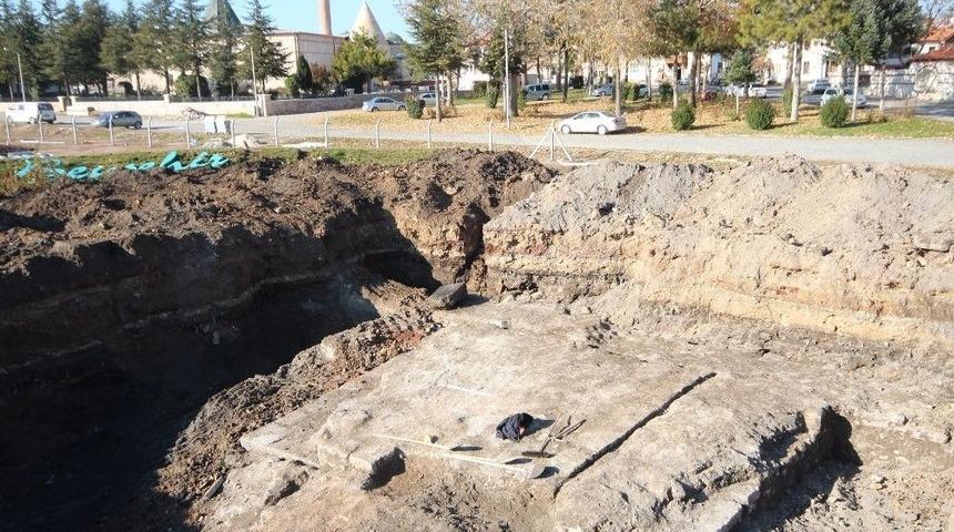 Araştırma Kazısında Tarihi Sur Kalıntıları Ortaya Çıktı