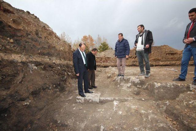 Araştırma Kazısında Tarihi Sur Kalıntıları Ortaya Çıktı