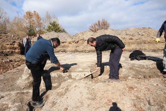 Araştırma Kazısında Tarihi Sur Kalıntıları Ortaya Çıktı