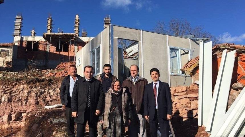 Kaymakam Karataş, Prefabrik Ev Yapım Çalışmalarını Yerinde İnceledi