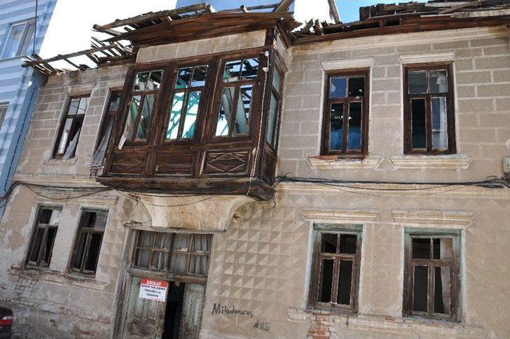 Metruk Evler Tehlike Saçıyor G4