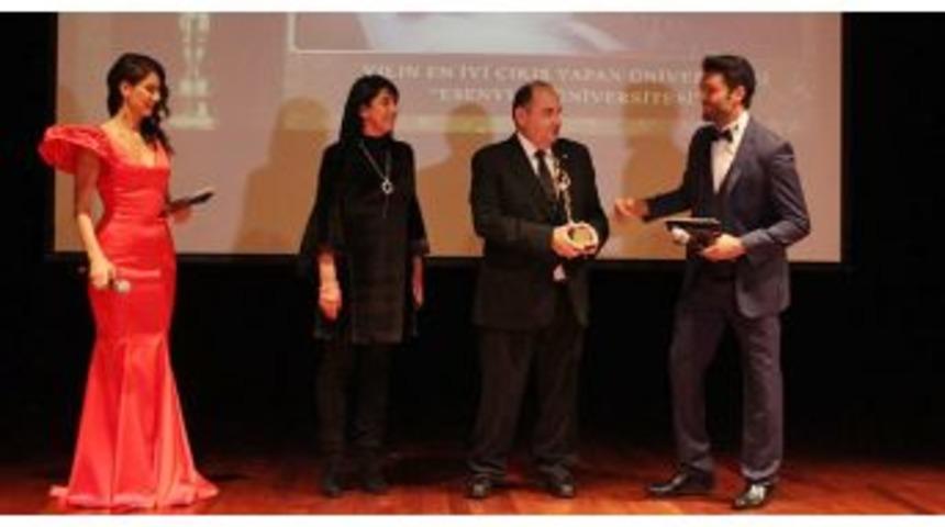 "yılın En İyi &Ccedil;ıkış Yapan &Uuml;niversitesi" &Ouml;d&uuml;l&uuml; Esenyurt &Uuml;niversitesinin Oldu