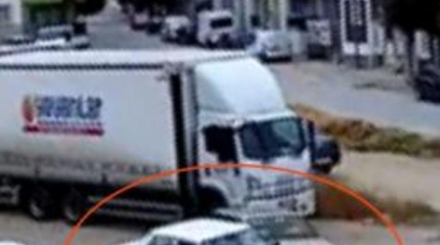 Park Halindeki Otomobile &Ccedil;arpıp Ka&ccedil;tı