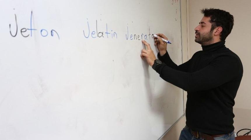 Okuma-yazma At&ouml;lyeleri T&uuml;m Hızıyla Devam Ediyor