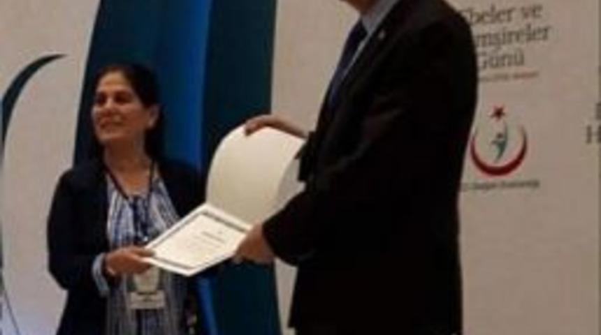 Solmaz Ebe Ardahan&rsquo;da Yılın Ebesi Se&ccedil;ildi