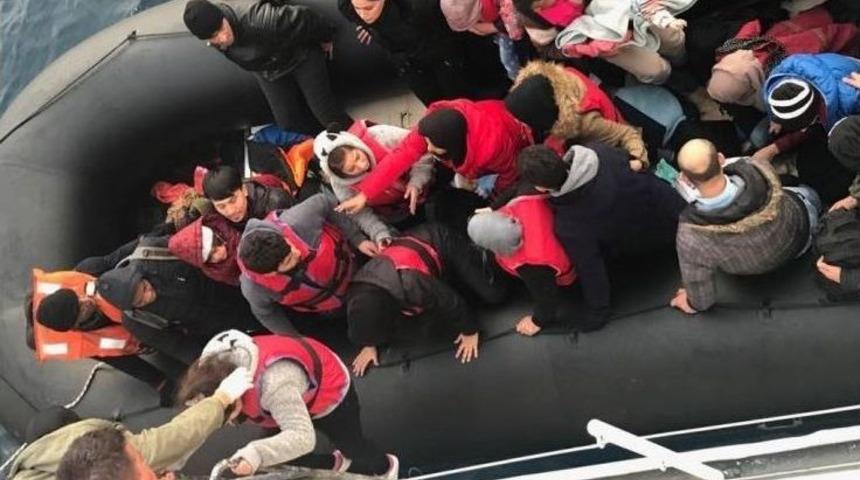 İzmir&rsquo;de 64 Ka&ccedil;ak G&ouml;&ccedil;men Yakalandı