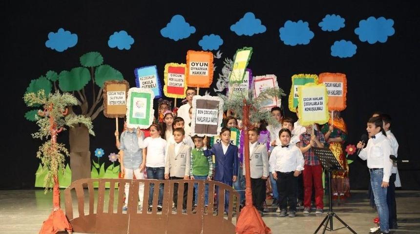 &Ccedil;ocuklar G&ouml;n&uuml;llerince Eğlendi