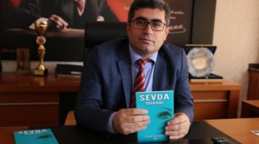 Kaymakam &Ccedil;etin&rsquo;in &lsquo;sevda Durağı&rsquo; Kitabının İkinci Baskısı Yapıldı