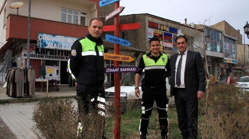 Nostaljik Yönlendirme Levhaları Büyük Beğeni Kazandı