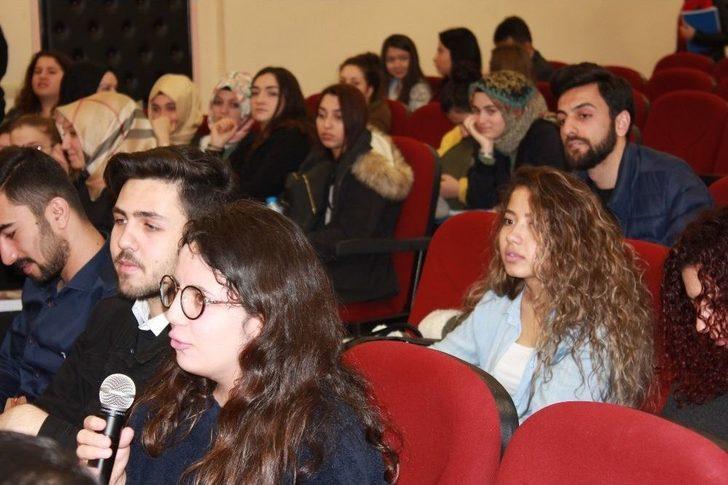 Kaymakam Öztürk Üniversite Öğrencileriyle Bir Araya Geldi G3