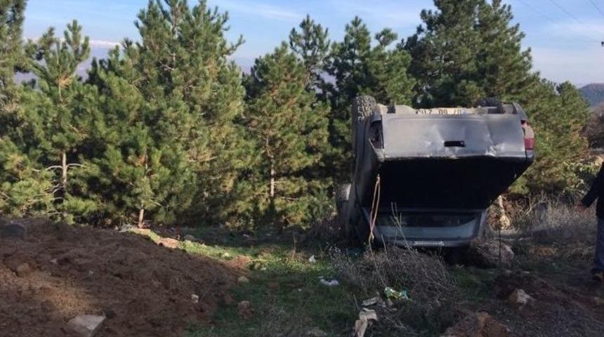 Gizli Buzlanma Sebebiyle Ara&ccedil; Takla Attı: 3 Yaralı