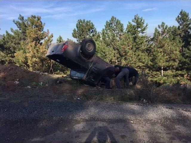 Gizli Buzlanma Sebebiyle Araç Takla Attı: 3 Yaralı