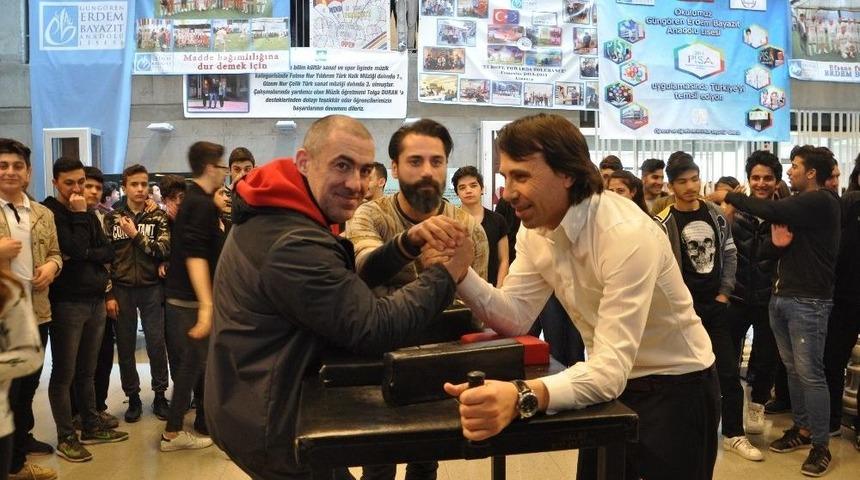 &Ouml;ğrenciler Bileklerini Konuşturdu