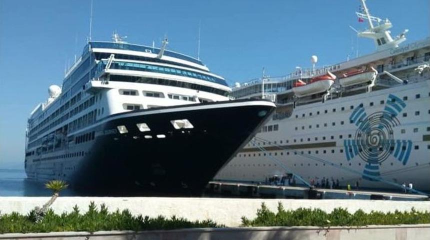 D&uuml;nya Turuna &Ccedil;ıkan Amerikalı Ve İngiliz Turistler Kuşadası&rsquo;na Geldi