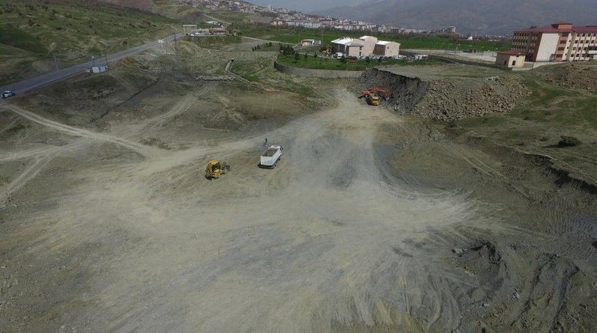 Kulp&rsquo;ta Şehir Stadyumu Projesinin İnşaat &Ccedil;alışmaları Başladı