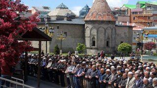 Şehit Filistinliler İçin Gıyabi Cenaze Namazı Kılındı
