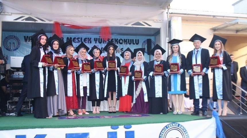 Ktü Vakfıkebir Myo Son Mezunlarını Verdi